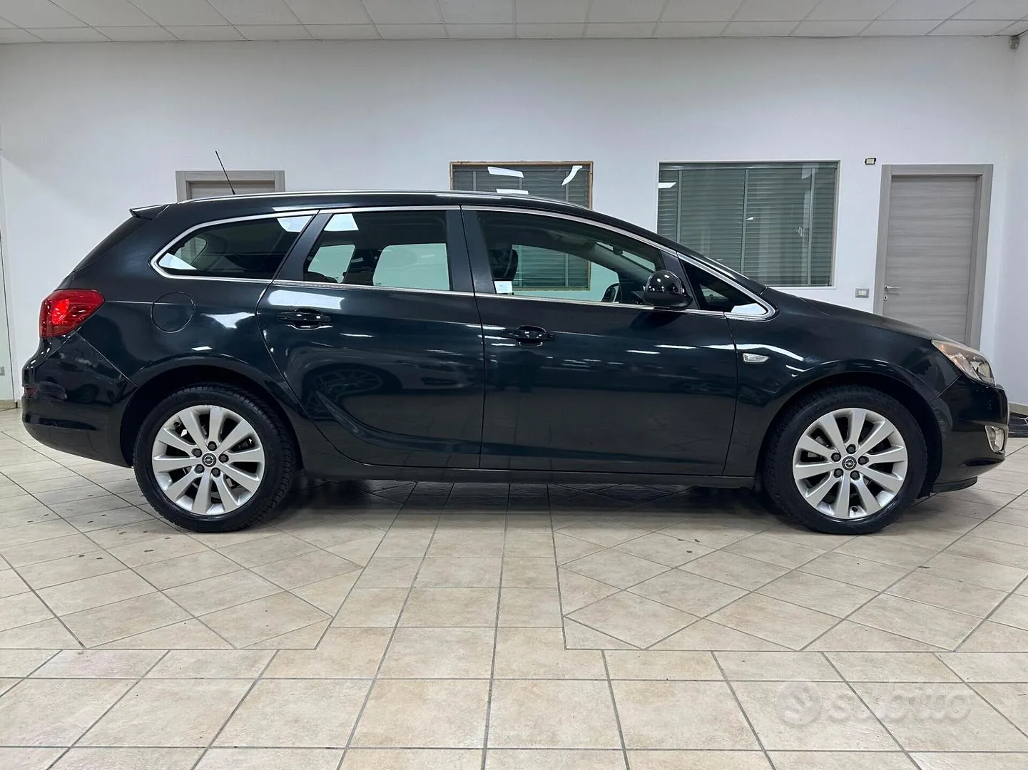 Opel Astra 2012 photo 4
