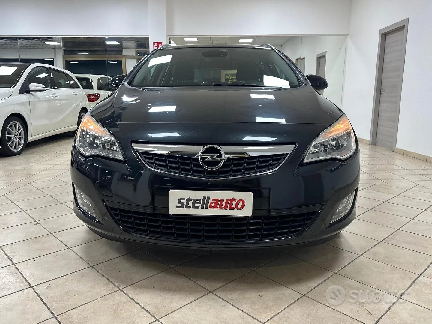 Opel Astra 2012 photo 2