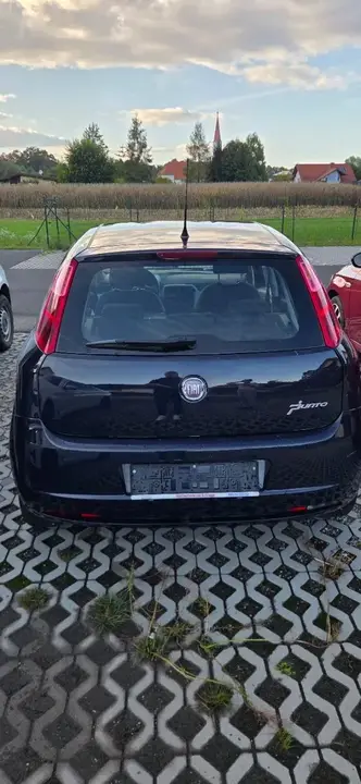 Fiat Grande Punto 2011 photo 2