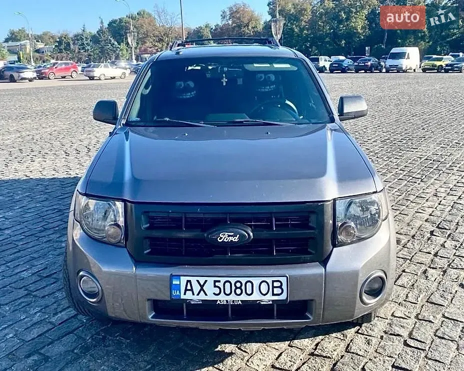 Ford Escape 2011 photo 2