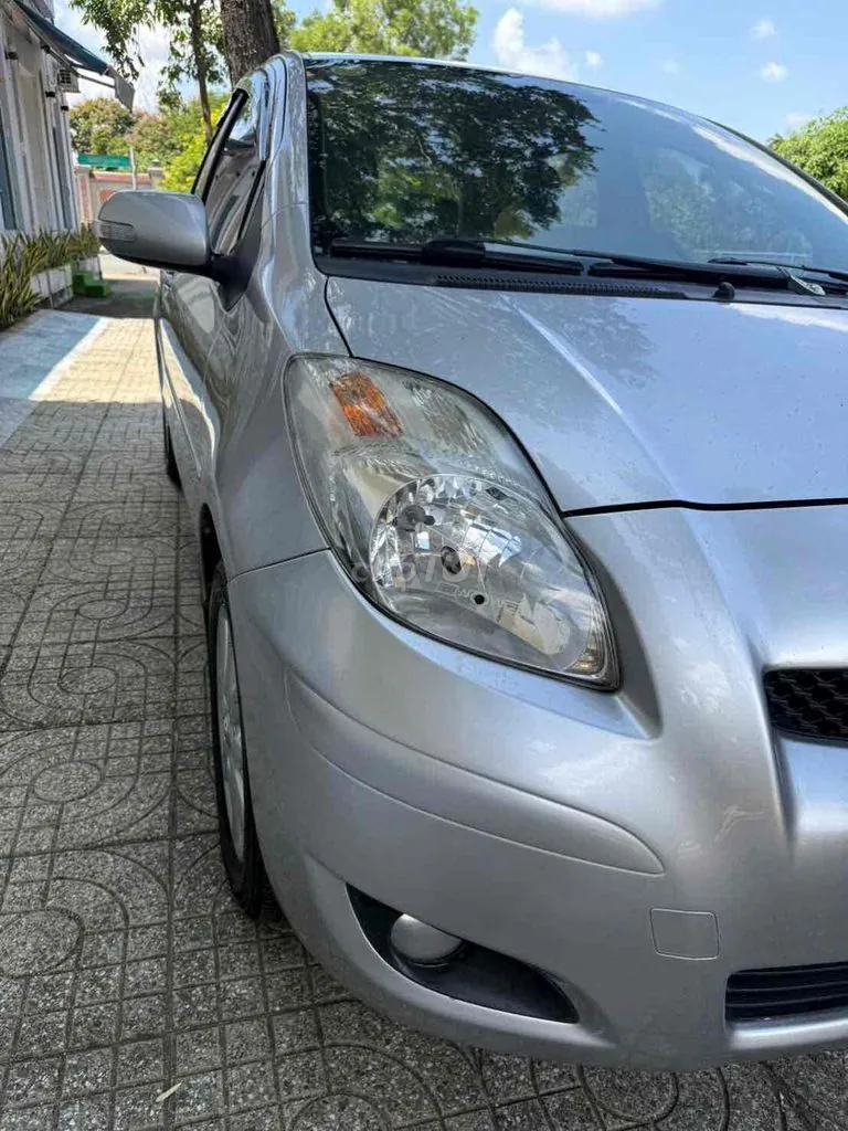 Toyota Yaris 2011 photo 3