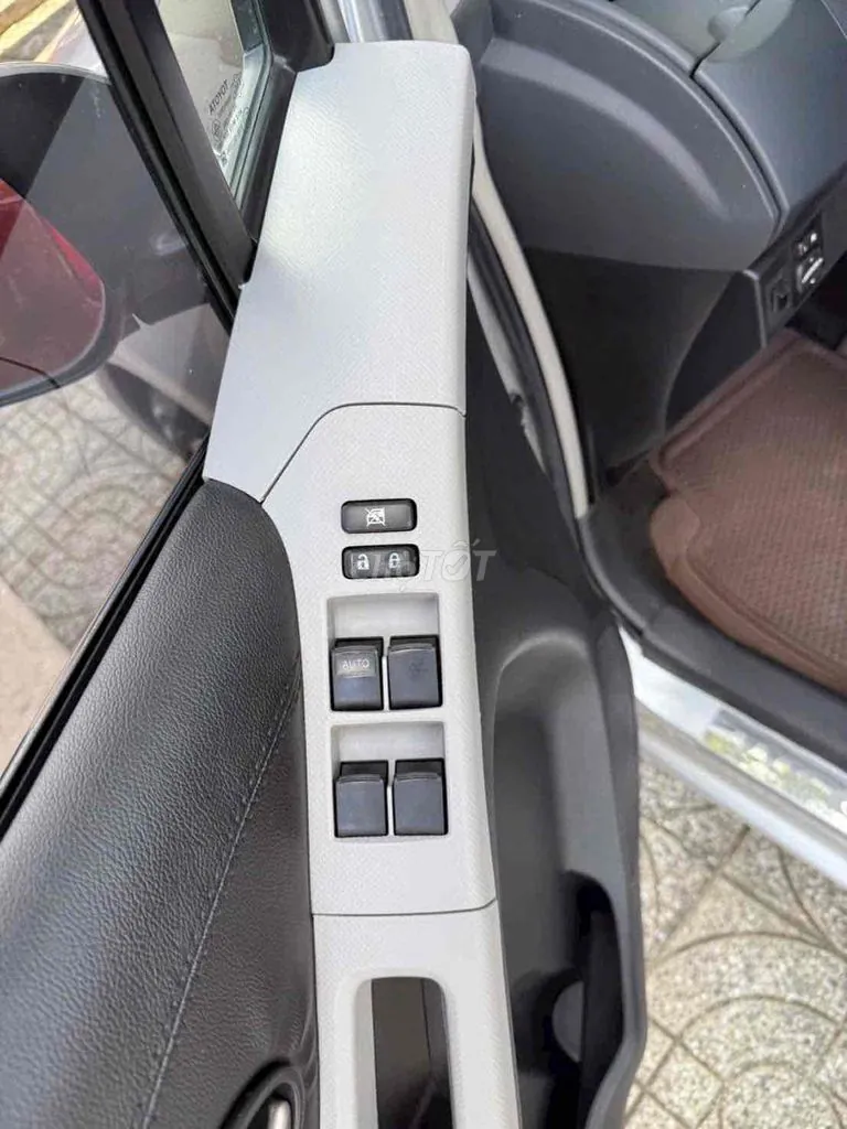 Toyota Yaris 2011 photo 5