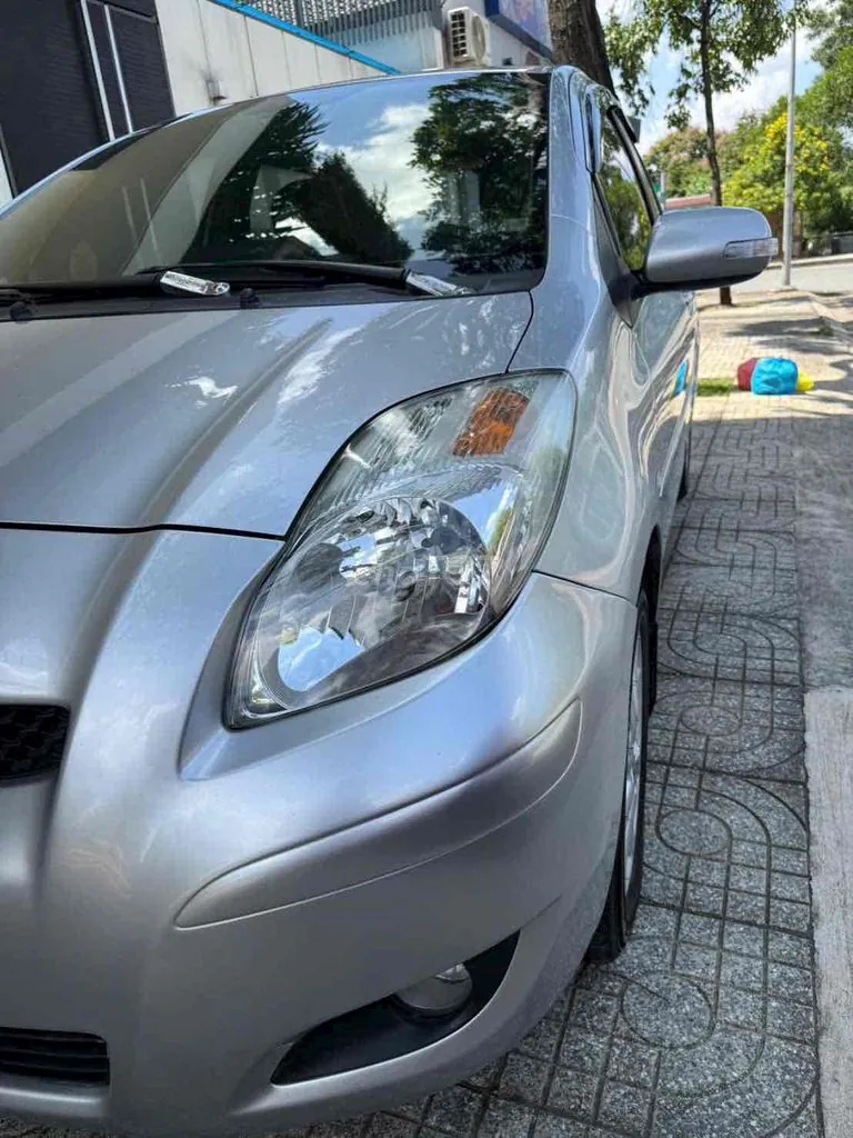 Toyota Yaris 2011 photo 4