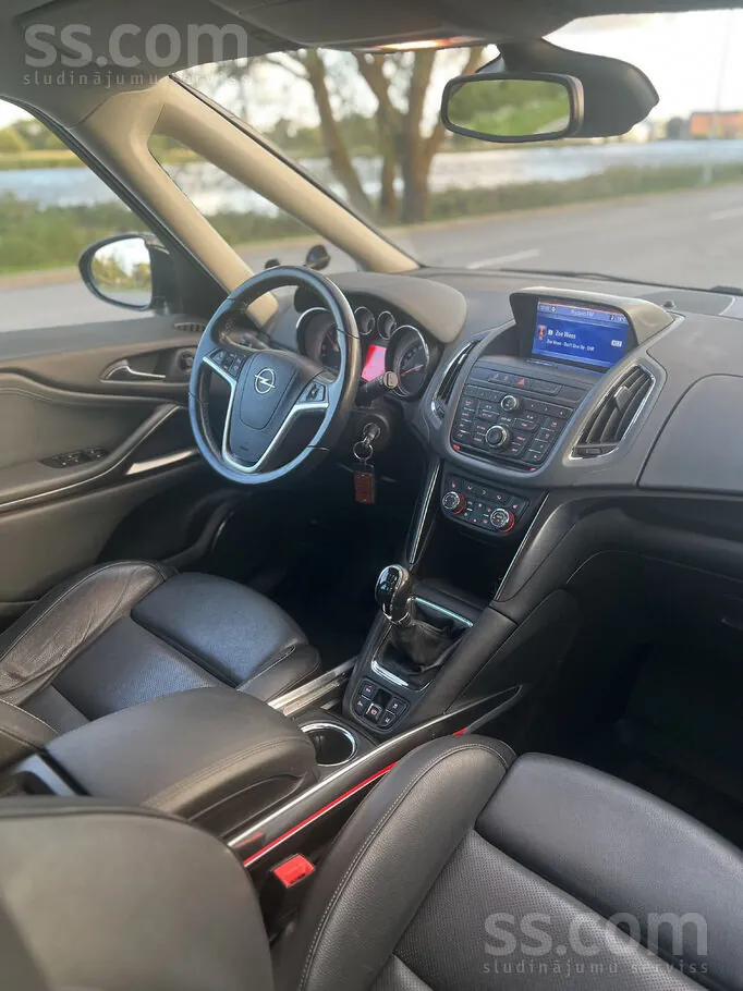 Opel Zafira 2013 photo 2