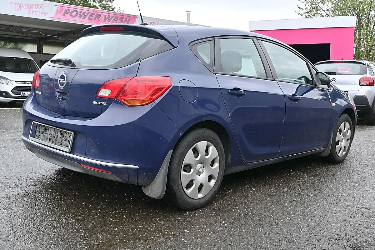 Opel Astra 2013 photo 3
