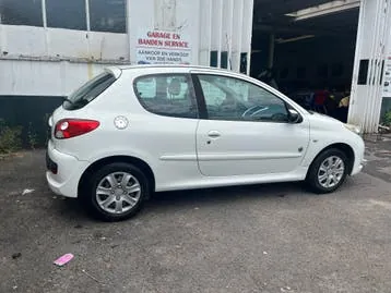 Peugeot 206 2012 photo 3