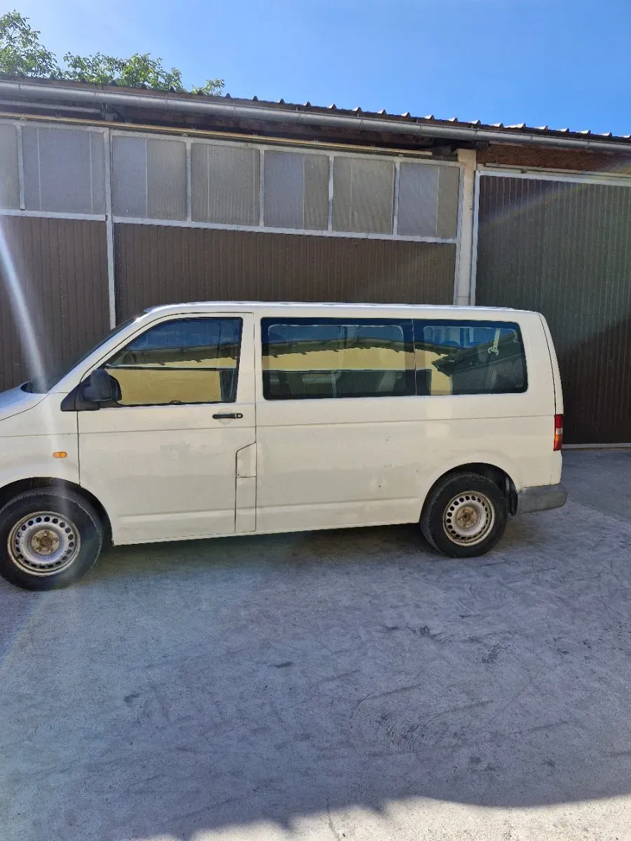 Volkswagen T5 2005 photo 2