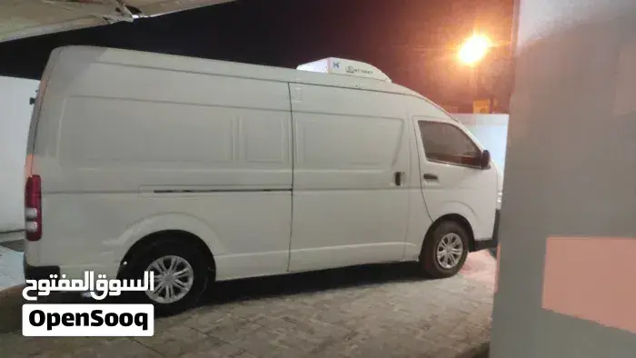 Toyota Hiace 2018 photo 2