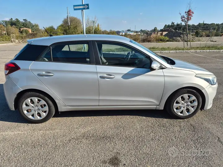 Hyundai I20 2016 photo 2