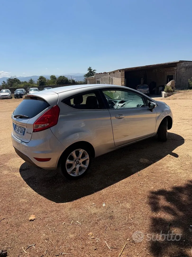Ford Fiesta 2011 photo 4