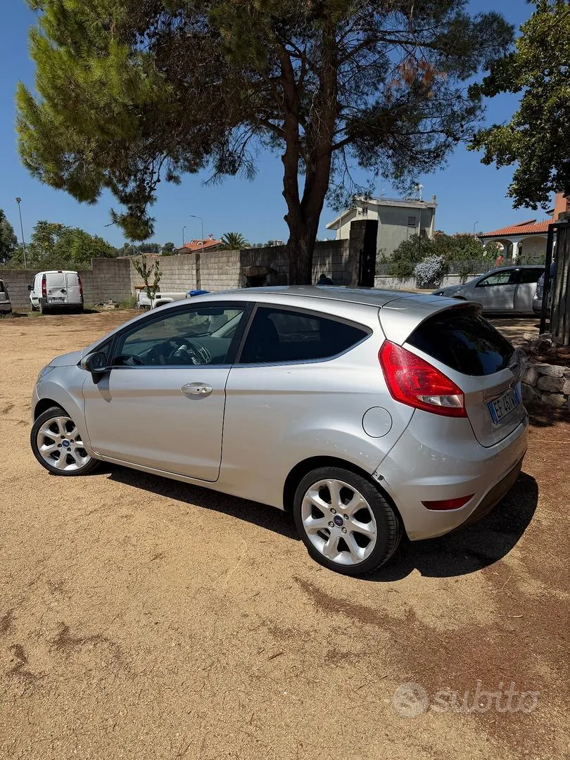 Ford Fiesta 2011 photo 3