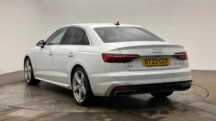 Audi A4 2023 photo 2