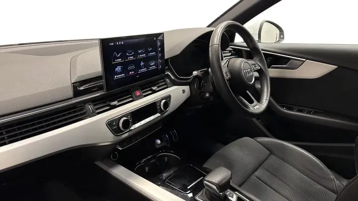 Audi A4 2023 photo 3