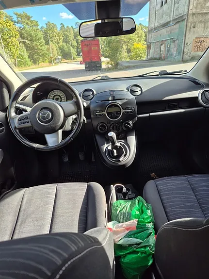 Mazda 2 2010 photo 5