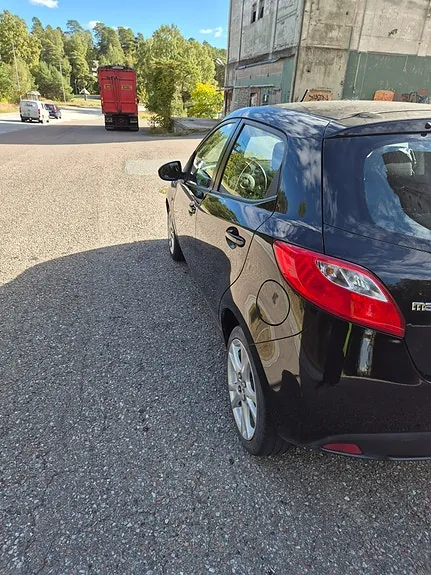 Mazda 2 2010 photo 4