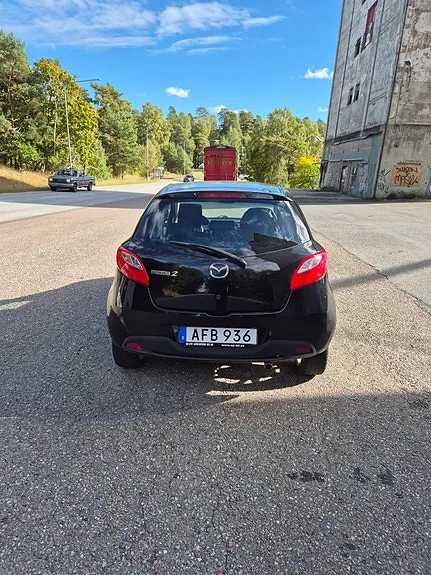 Mazda 2 2010 photo 3