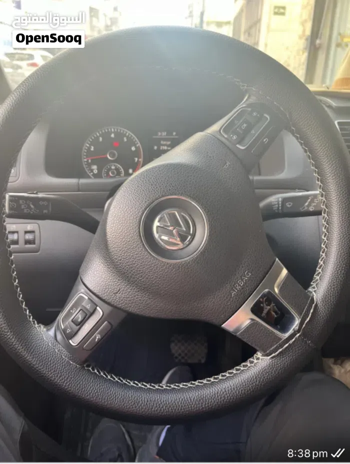 Volkswagen Touran 2012 photo 2