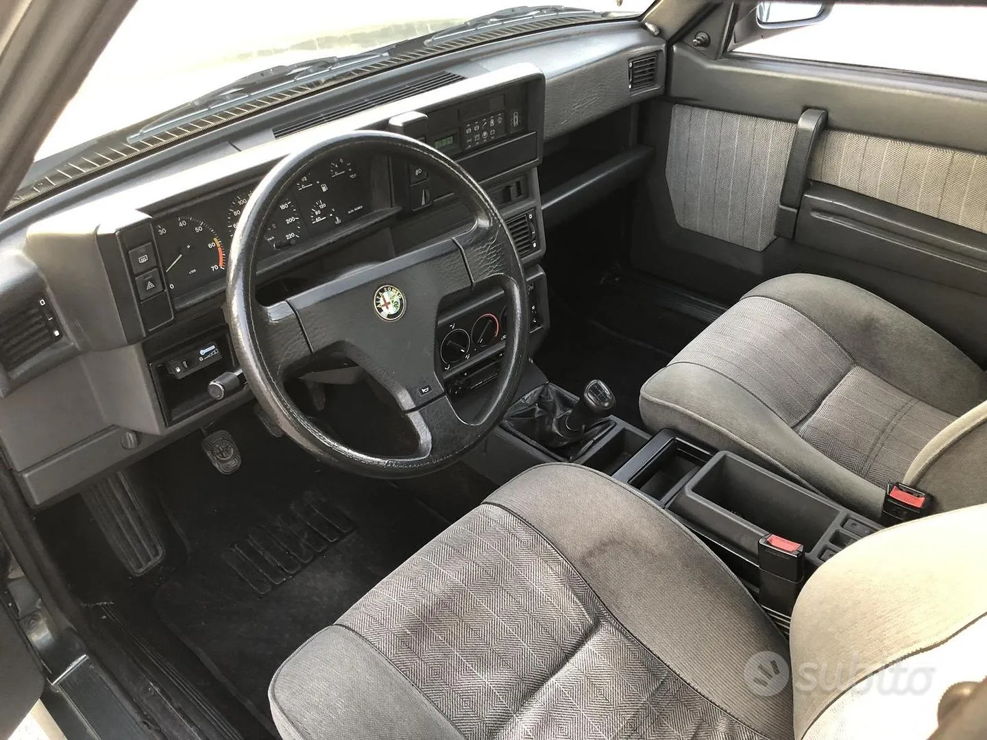 Alfa Romeo 75 1990 photo 3