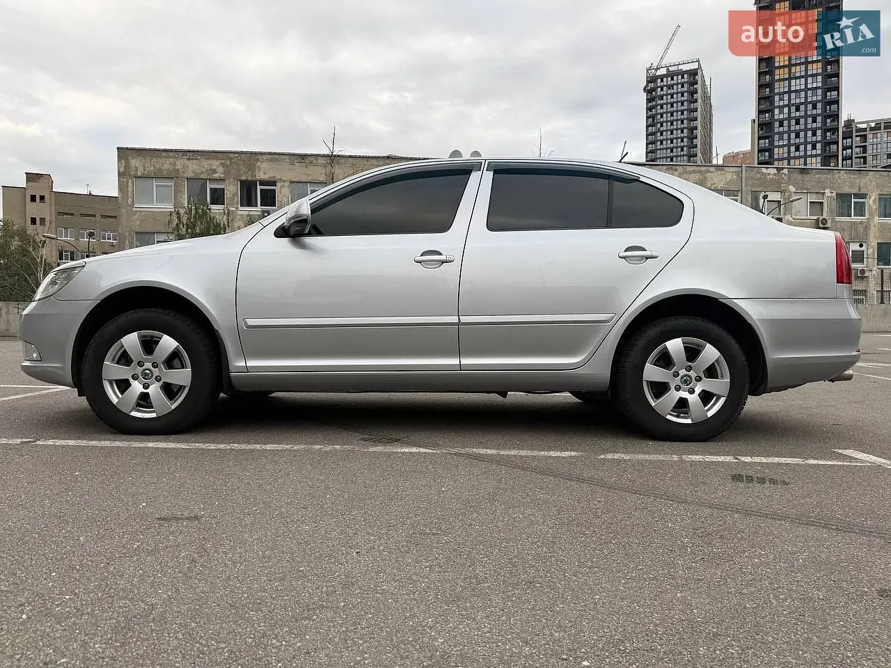 Skoda Octavia 2012 photo 2