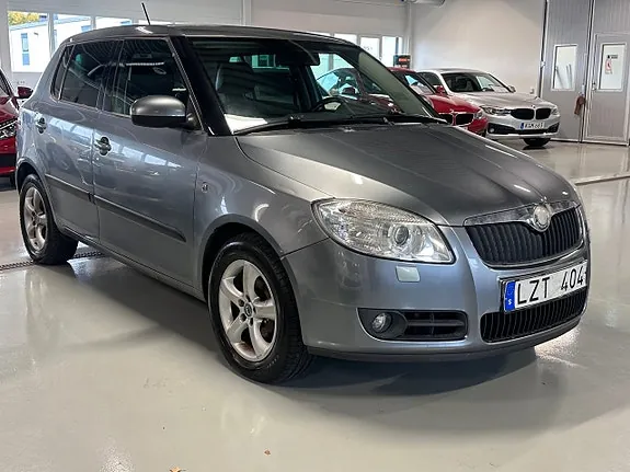 Skoda Fabia 2012 photo 2