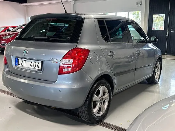 Skoda Fabia 2012 photo 3