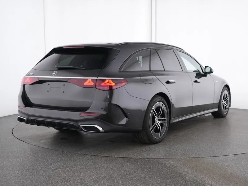 Mercedes-Benz E-Class 2025 photo 3