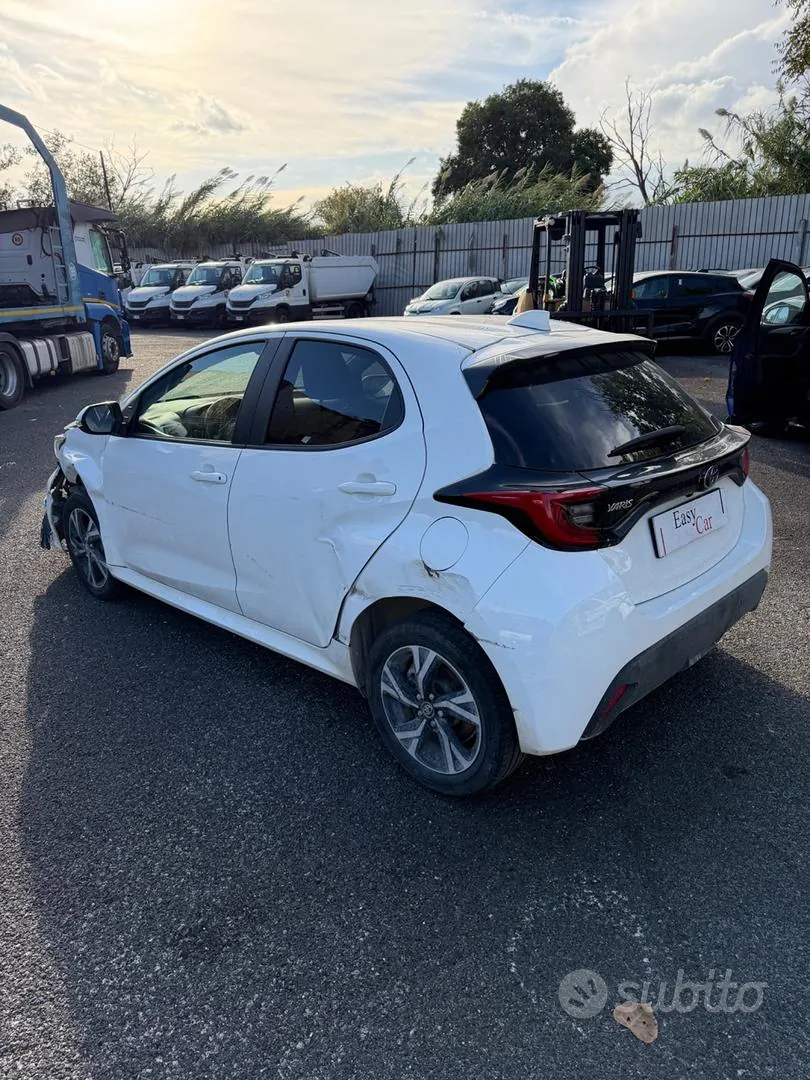 Toyota Yaris 2025 photo 2