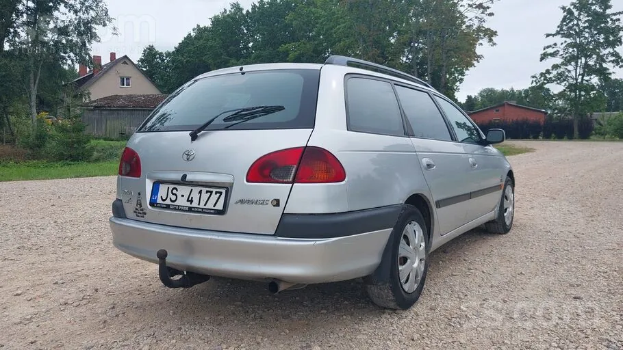 Toyota Avensis 2001 photo 5