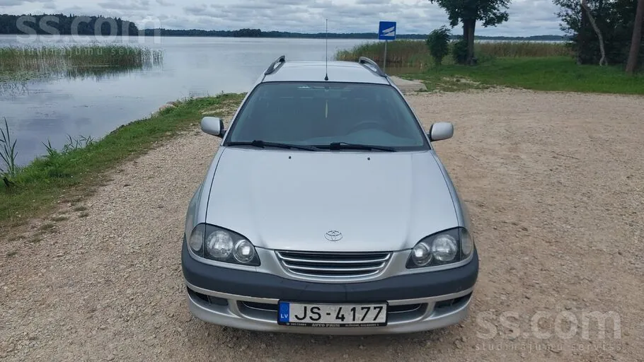 Toyota Avensis 2001 photo 4