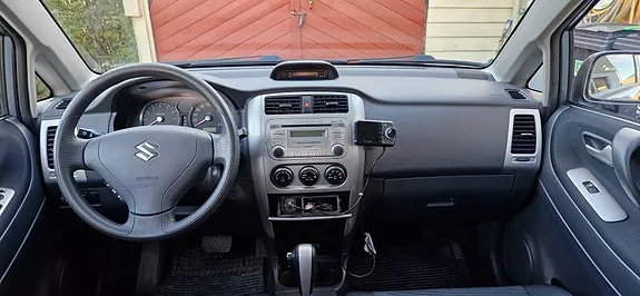 Suzuki Liana 2005 photo 4