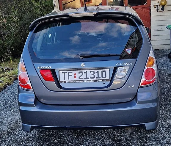 Suzuki Liana 2005 photo 3
