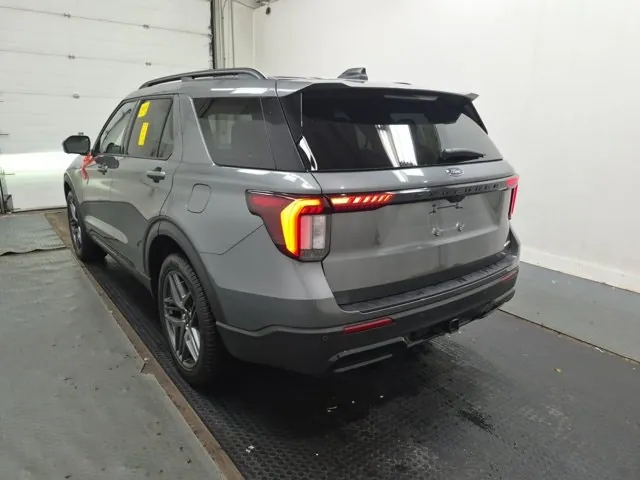 Ford Explorer 2025 photo 4