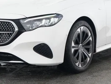 Mercedes-Benz E-Class 2025 photo 3