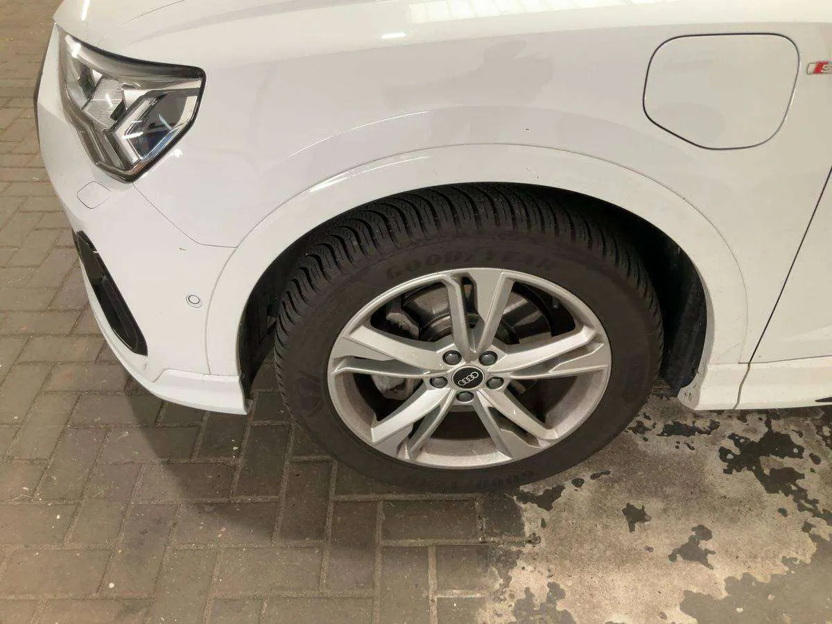Audi Q3 2021 photo 2