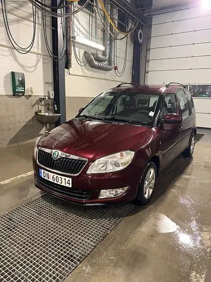 Skoda Roomster 2011 photo 2
