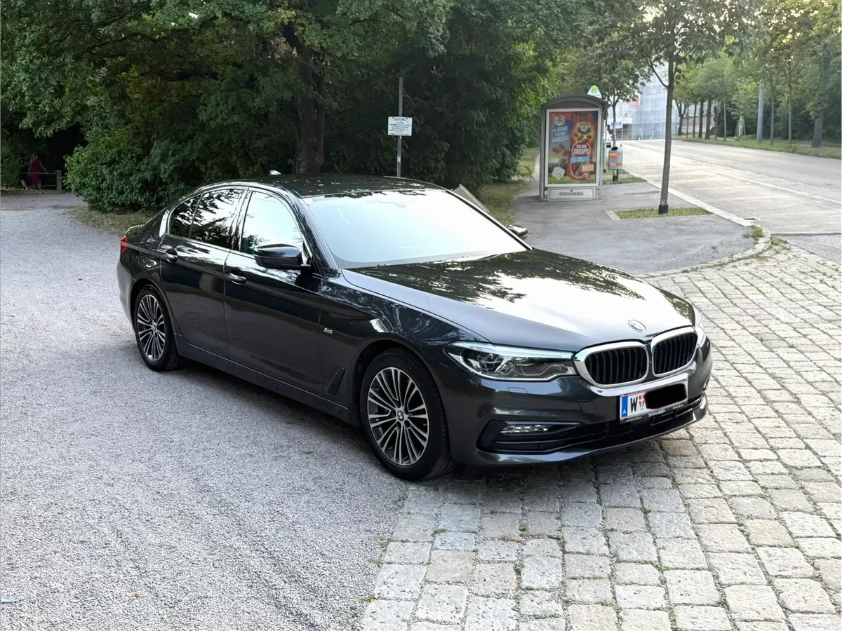 BMW 5 Series 2018 photo 2