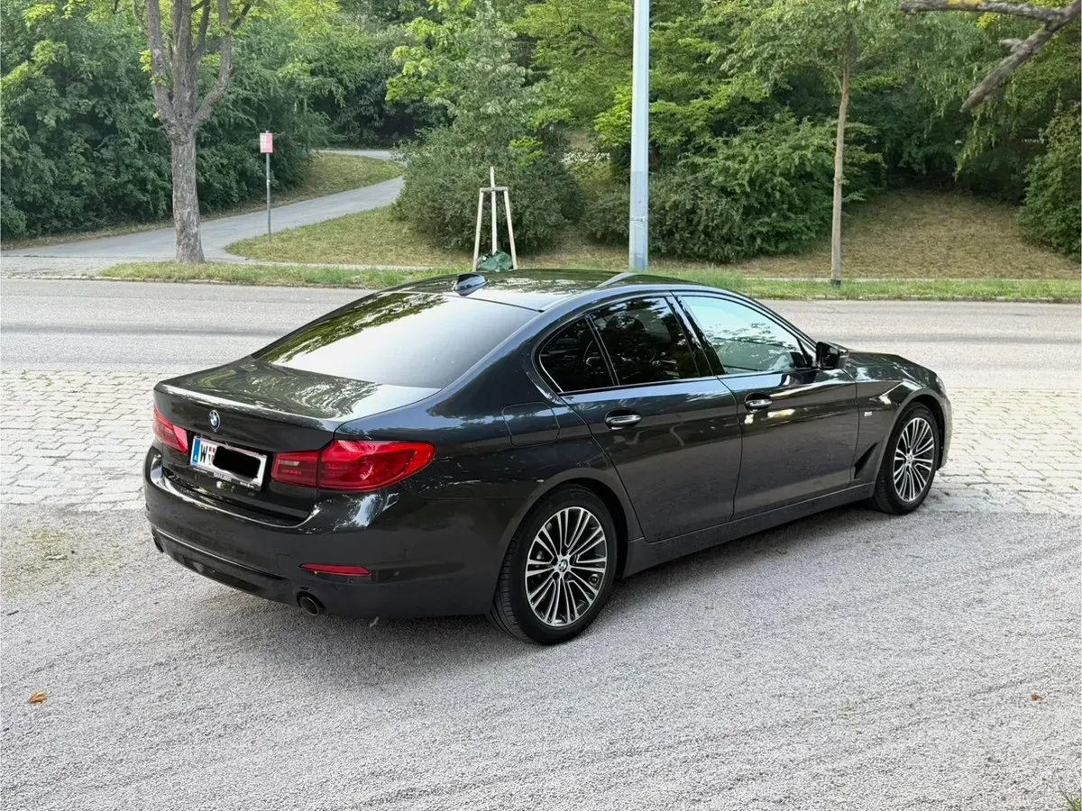 BMW 5 Series 2018 photo 3