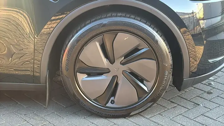 Tesla Model Y 2026 photo 5