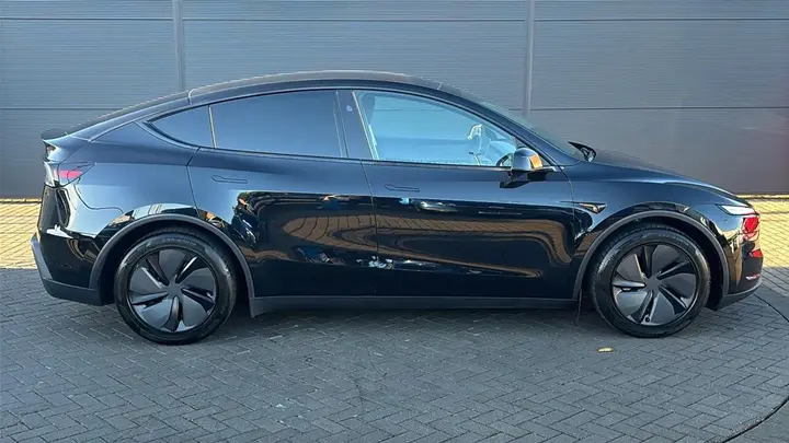 Tesla Model Y 2026 photo 4
