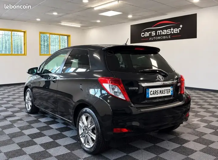 Toyota Yaris 2012 photo 3
