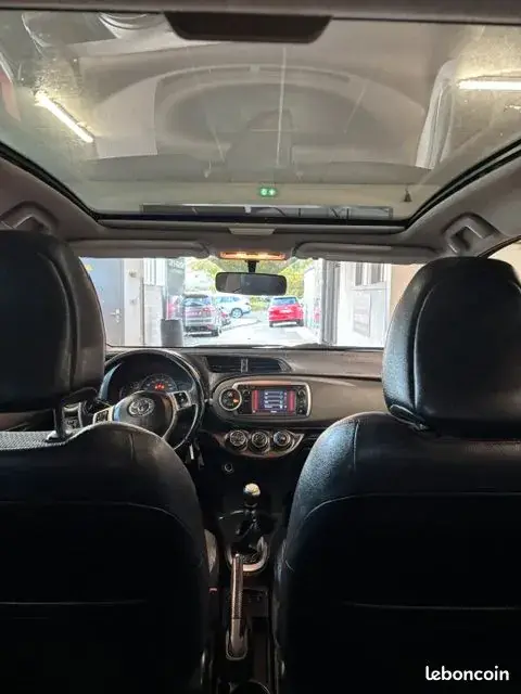 Toyota Yaris 2012 photo 4