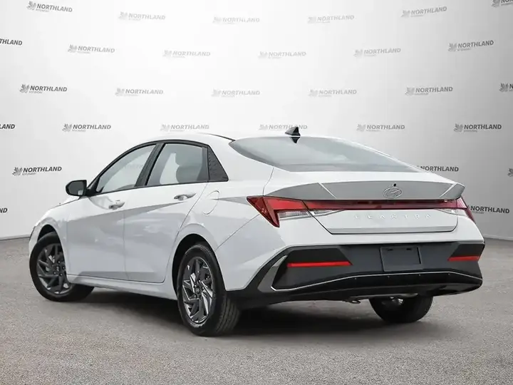 Hyundai Elantra 2026 photo 4