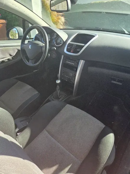 Peugeot 207 2007 photo 3