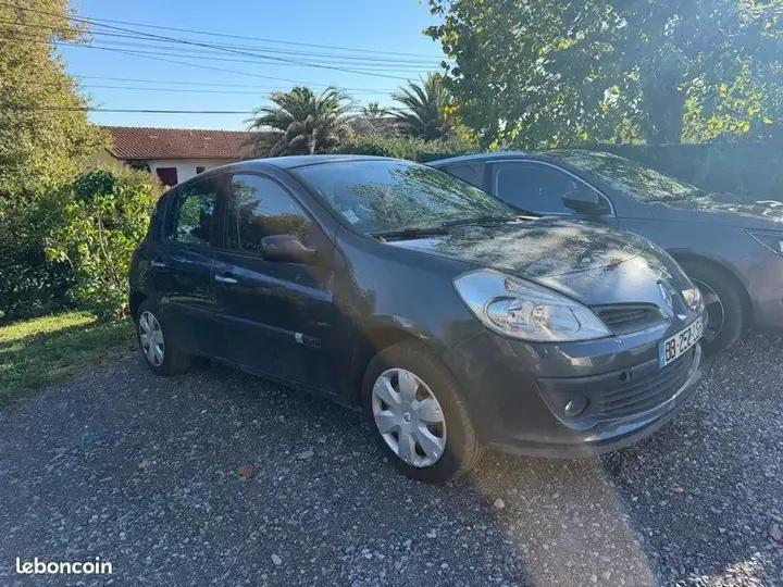 Renault Clio 2005 photo 2