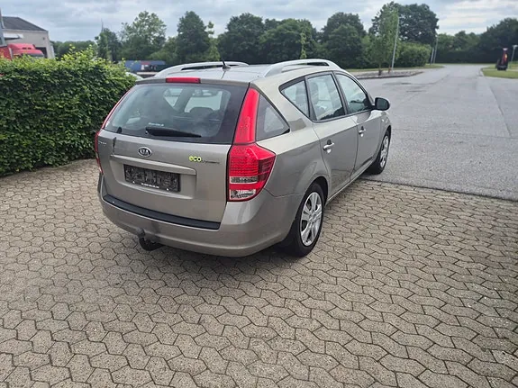 Kia Ceed 2012 photo 4