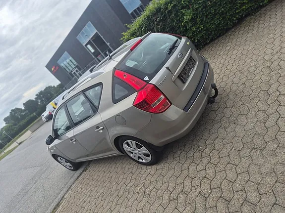 Kia Ceed 2012 photo 3