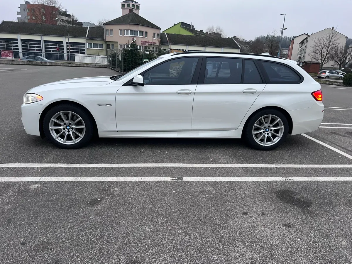 BMW 5 Series 2012 photo 2