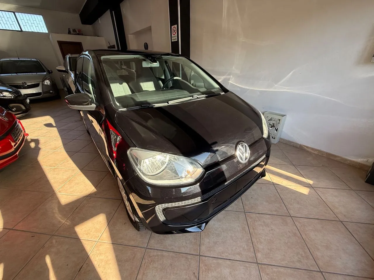 Volkswagen Up 2015 photo 2