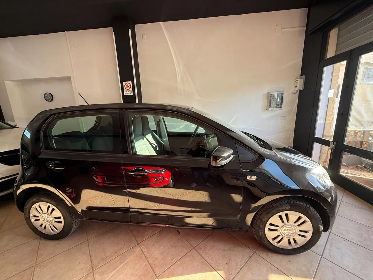 Volkswagen Up 2015 photo 3