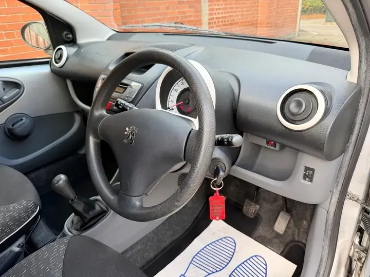 Peugeot 107 2011 photo 4